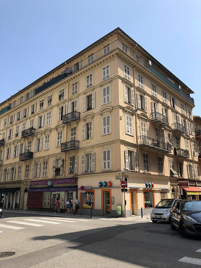 Emmanuel Philibert, Déficit Foncier à Nice